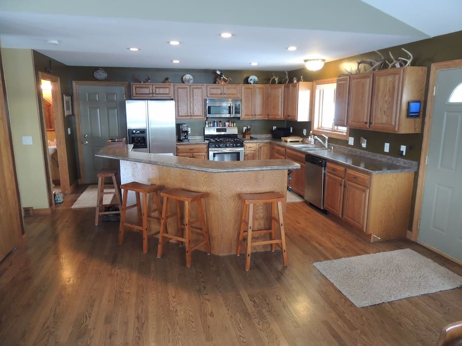 Large cooks kitchen with stainless steel appliances. basic spices provided. all supplies needed to bake or cook. grilling equipment provided as well.