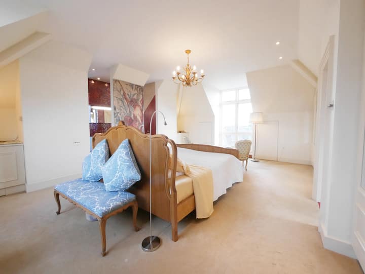 Dhomë gjumi shumë e madhe master • kati i sipërm (krevat dopio)