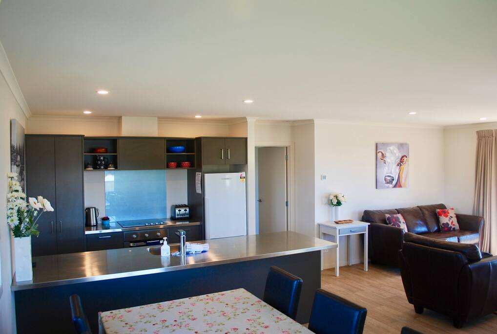 Spacious Kitchen, Dining Table & Lounge