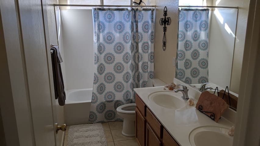 Litchfield Park Cozy Clean Room