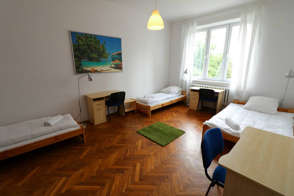 2 x bedroom with 3 x single beds