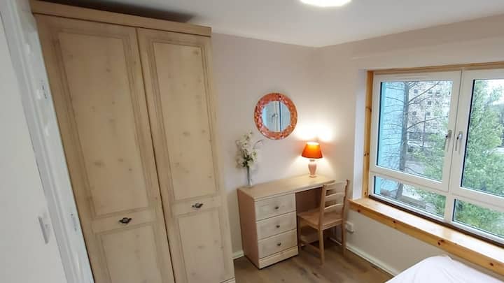 Учебна зона с уютен диван