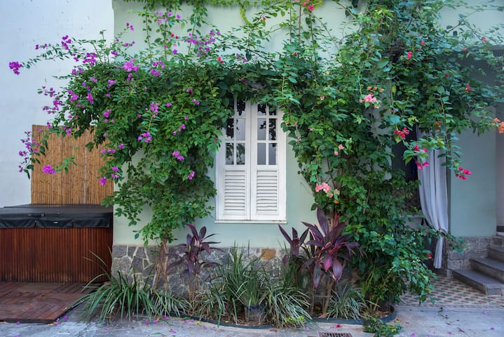 Beautiful 1920 Family House with Style in Gavea