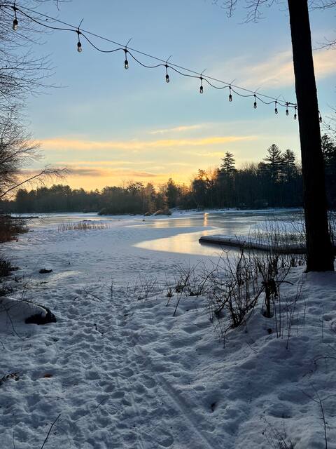 Secluded Lakehouse/2 private docks*Hottub*big yard