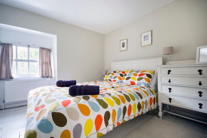 Cosy and characterful 18th century stone cottage