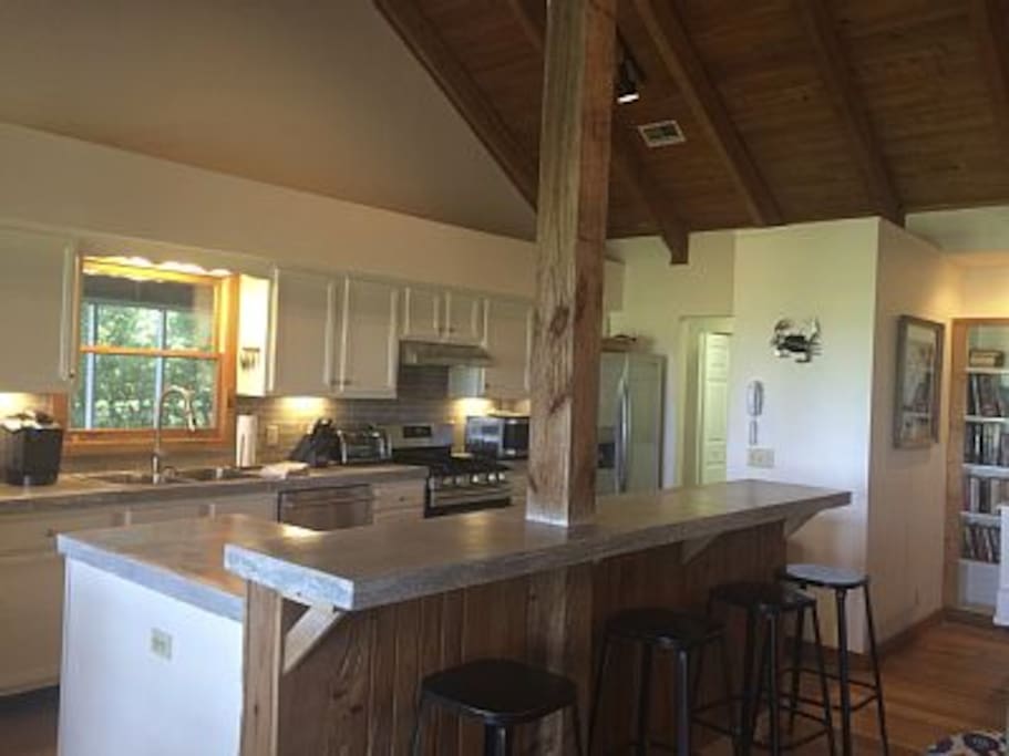 Crescent View Deep Water Sleeps 10 Houses for Rent in Townsend