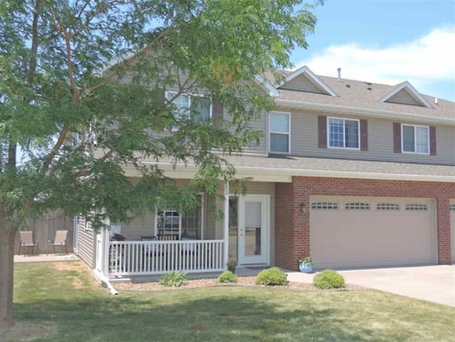 Cozy Town Home Living Near Iowa City, Coralville!