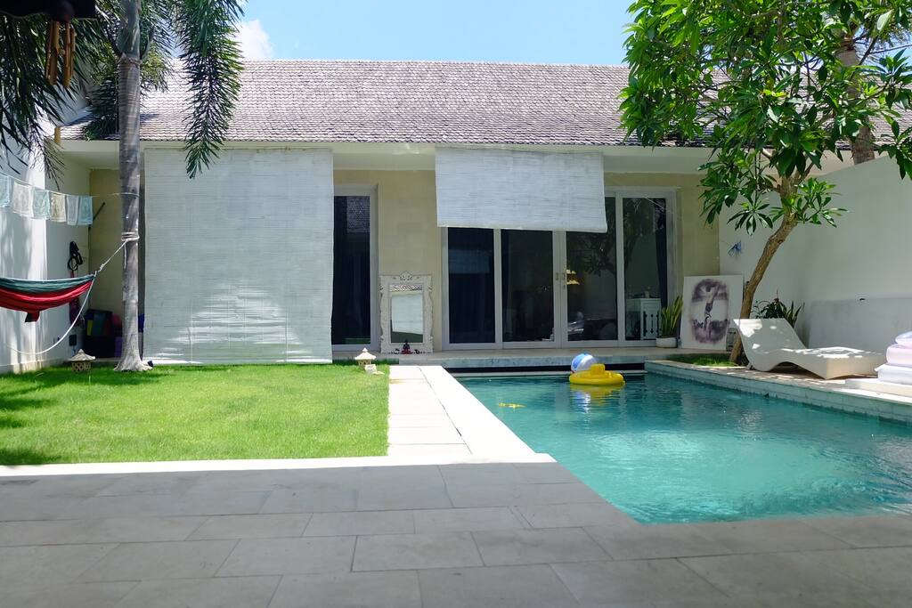 Communal area, Pool, Hammock, Sunbathing/Lazy Bed, Floater. You can use them all!