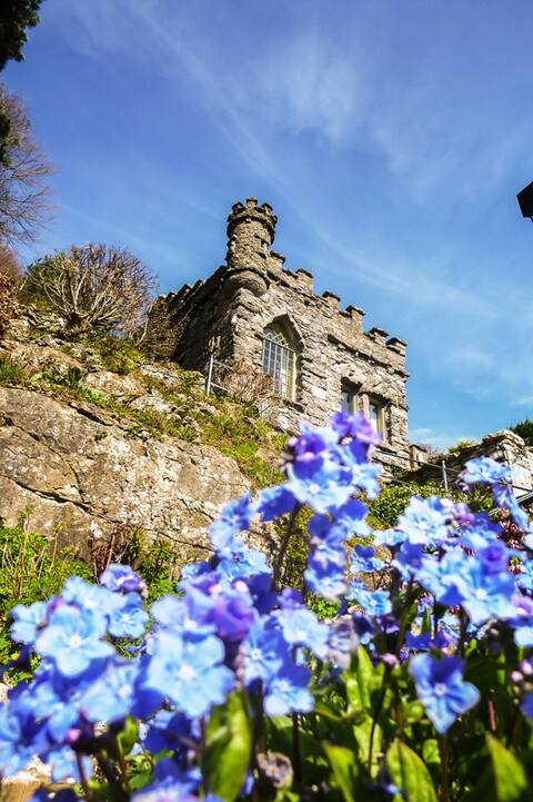 The Turrets luxury mini castle with sea views