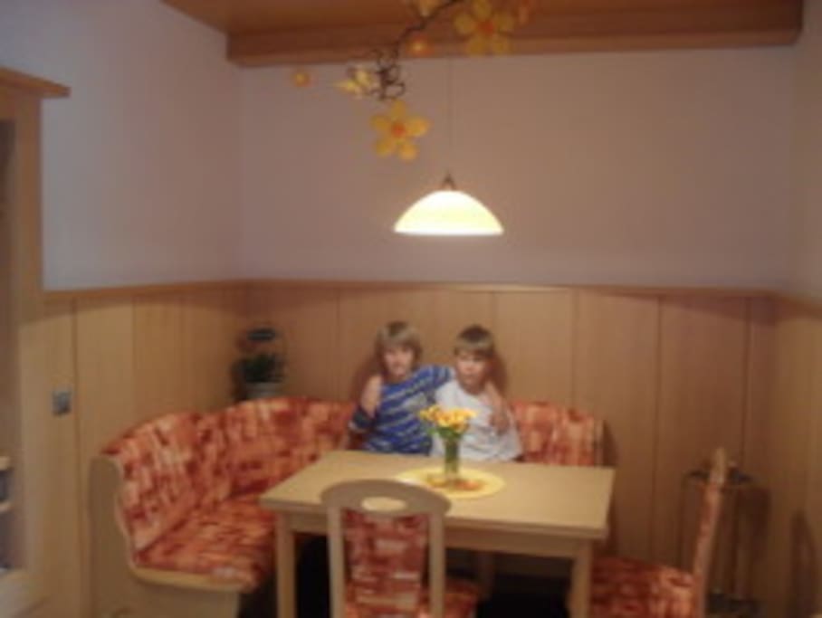 gemütliche Sitzecke , links in der Niesche befindet sich der Flachbild TV mit Sat