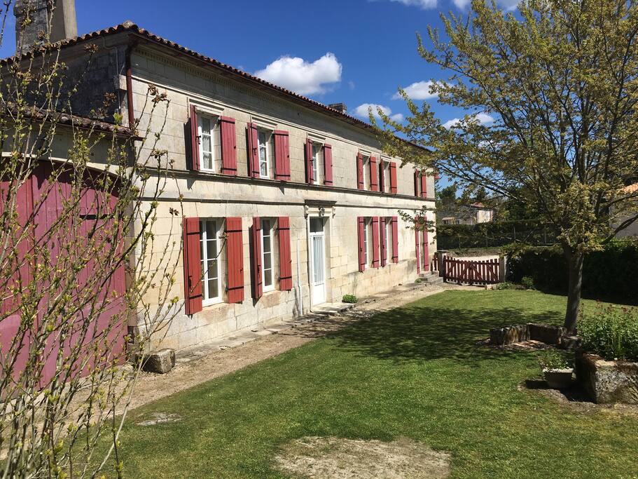 La Charentaise des Lilas.