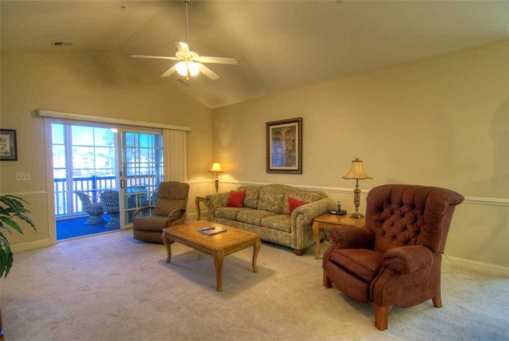 Couch,Furniture,Chair,Indoors,Room