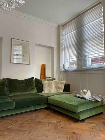 Huge flat with rock star history gallery image 4