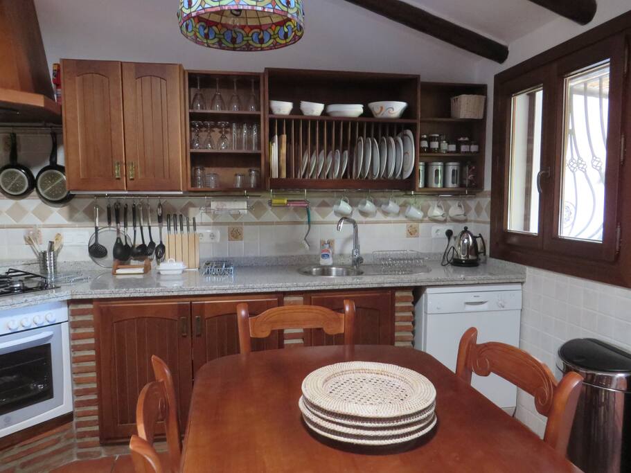 Fully fitted kitchen