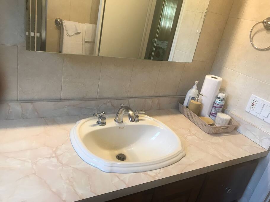 beautiful, ultra clean bathroom