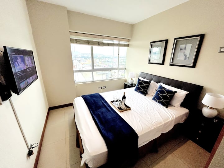 Dormitorio secundario cama matrimonial + tv smart 32"