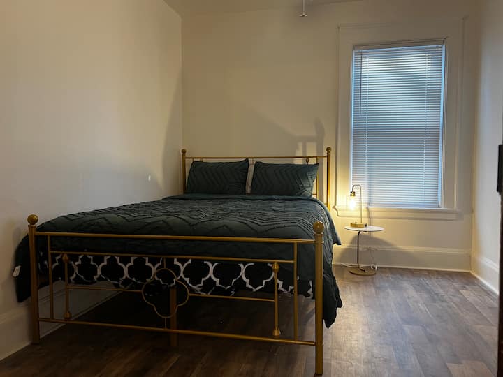 Menšia manželská posteľ!