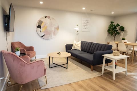 Popular Airbnb listing: Modern 2BR Apt • Forest Heights • Near DT & Uni in Highland West