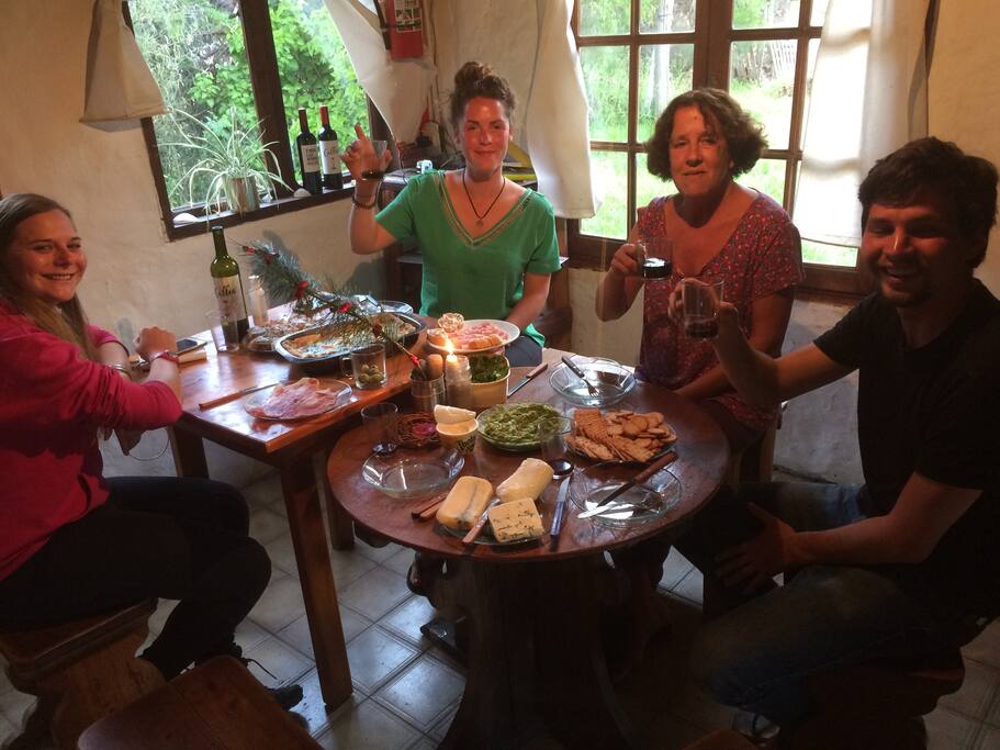Con huespedes en el comedor