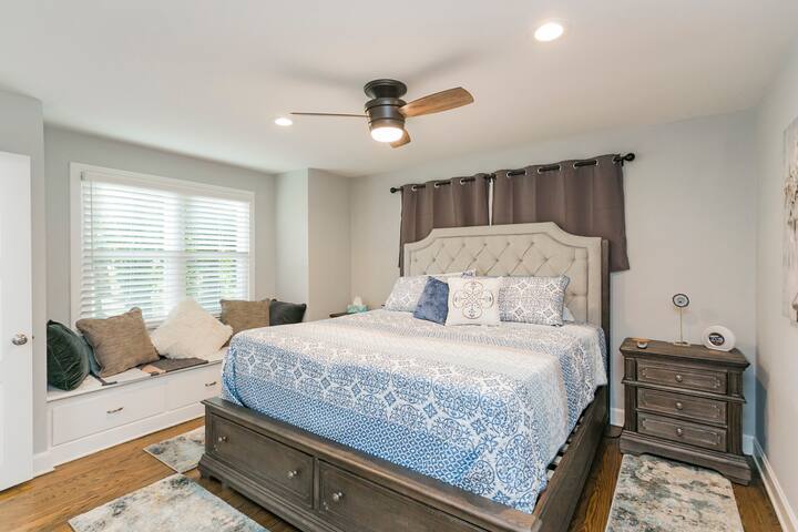 RANCH BEAUTY – 3Bd/2Ba, King Bed, Mins to Broadway gallery image 4