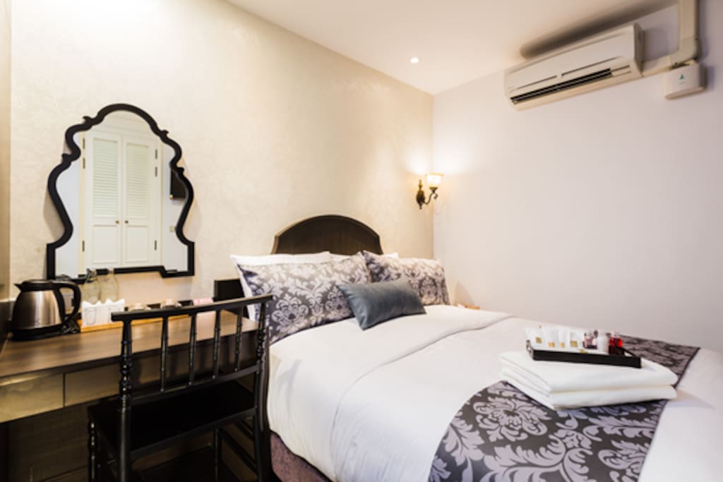 SUPERIOR QUEEN BED
Approx. Room Size : 14.50sqm.
Maximum Adults : 2 Adults
Our Superior rooms feature comfortable beds filled with useful amenities and also continuously maintained to stylish decorated to accommodate a maximum of 2 people.