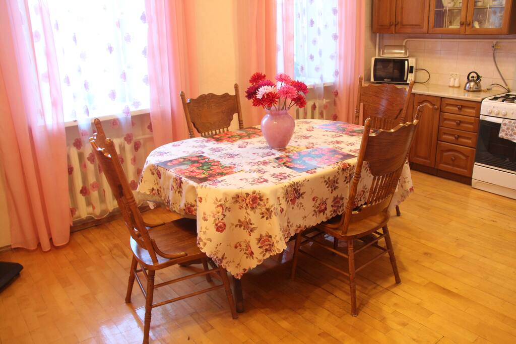 Просторная столовая