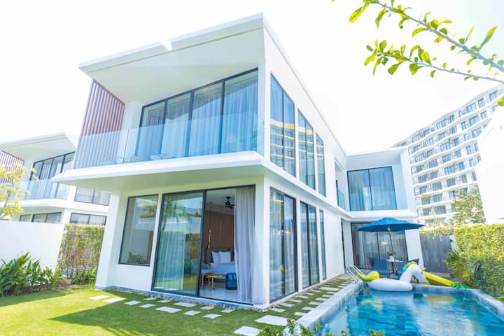 5 star Beach Resort 3br villa-Free airport pick up