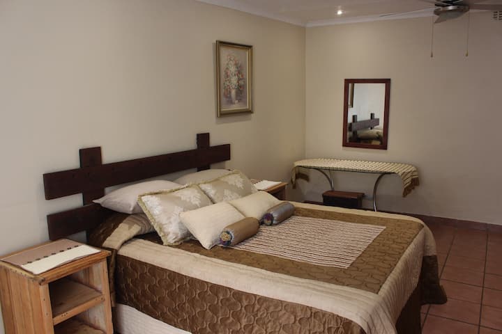 16 Janssens Str, Charming Self Catering Apartment