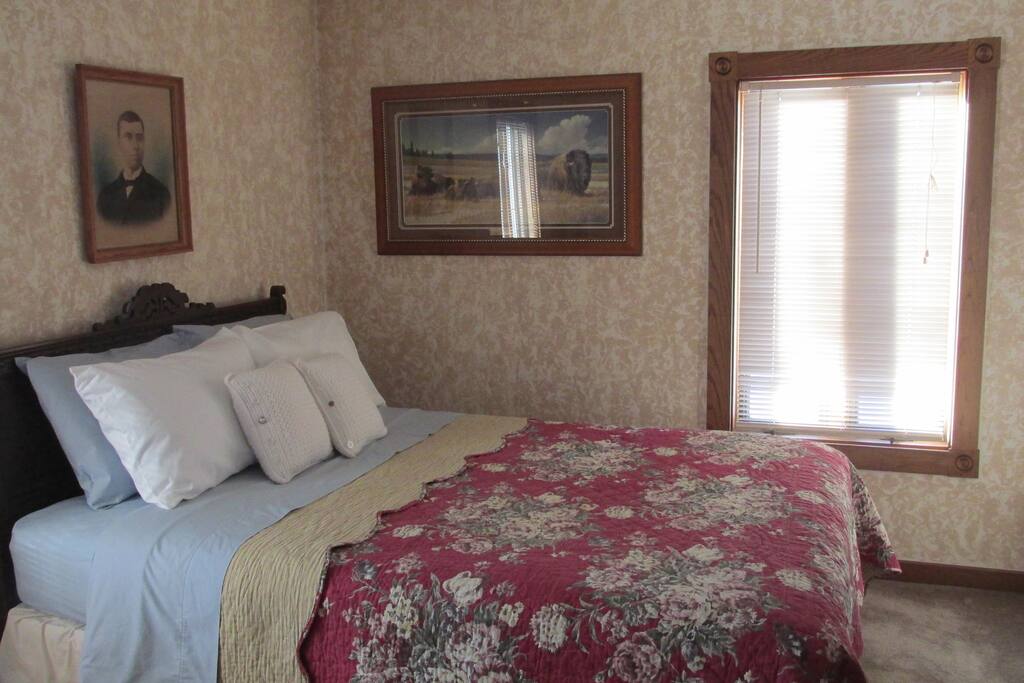 Western Room-Queen Bed