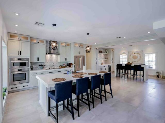 Modern Garden Estate 5br 5 mins from the Strip gallery image 2