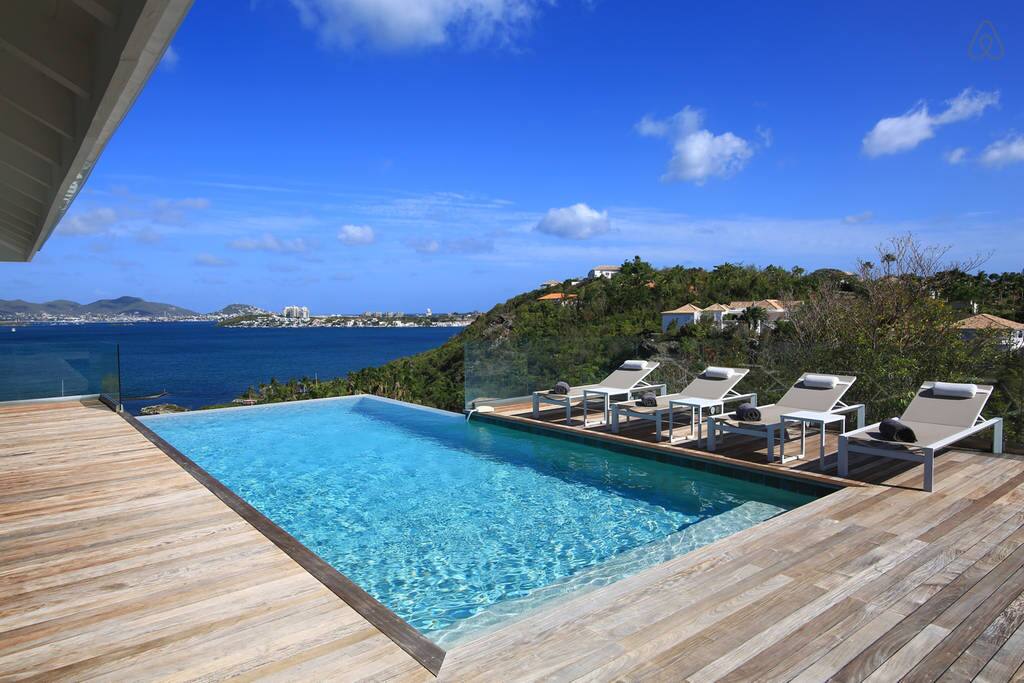 Luxury 5 Bedroom Villa @ Terres Basses lagoon view