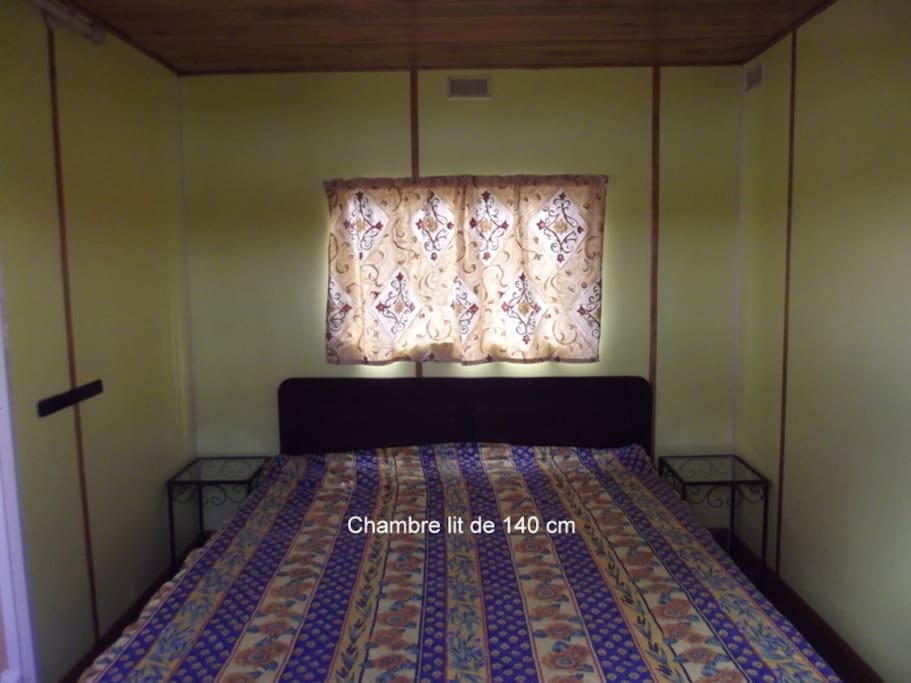 Chambre avec lit de 140
