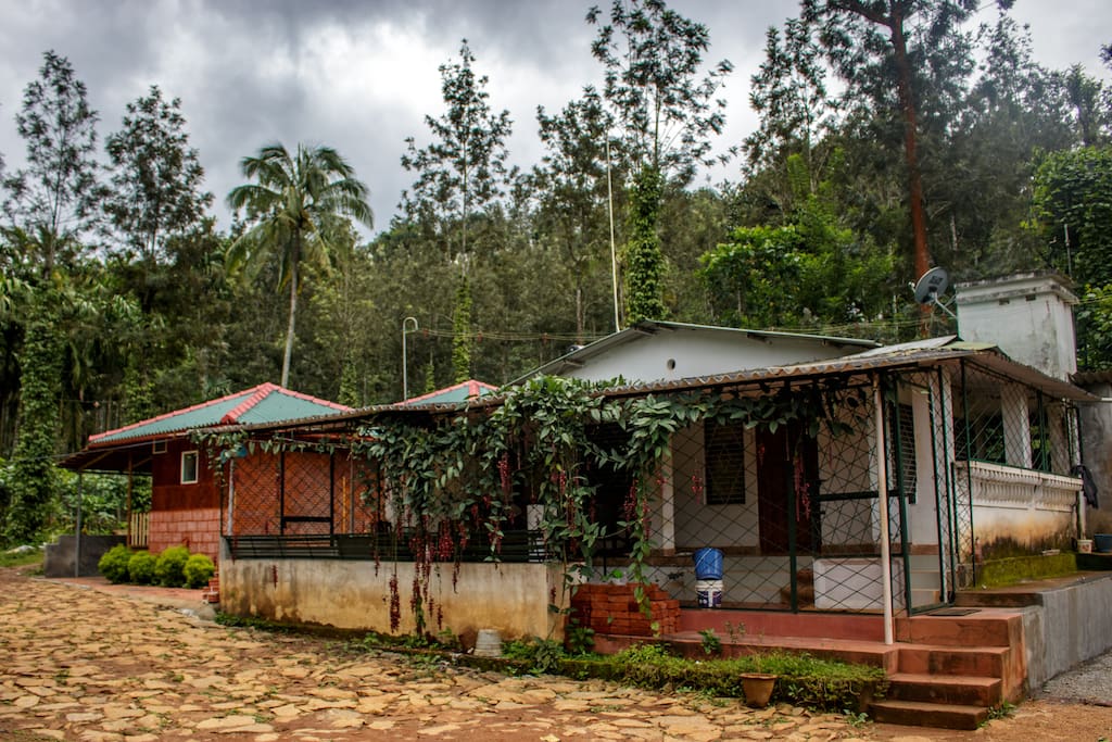 A charming retreat tucked into the lushness of a coffee estate