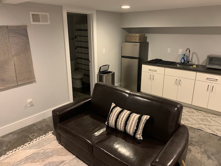 Modern, Intimate Studio Space In The ‘Ville - Nashville, TN