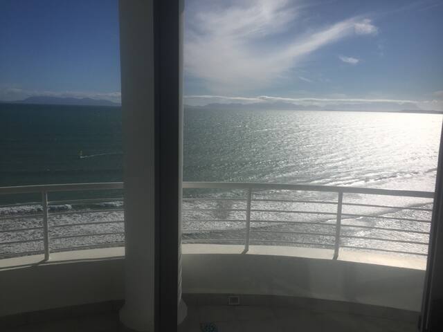 11th floor on the beach apartment!! gallery image 3