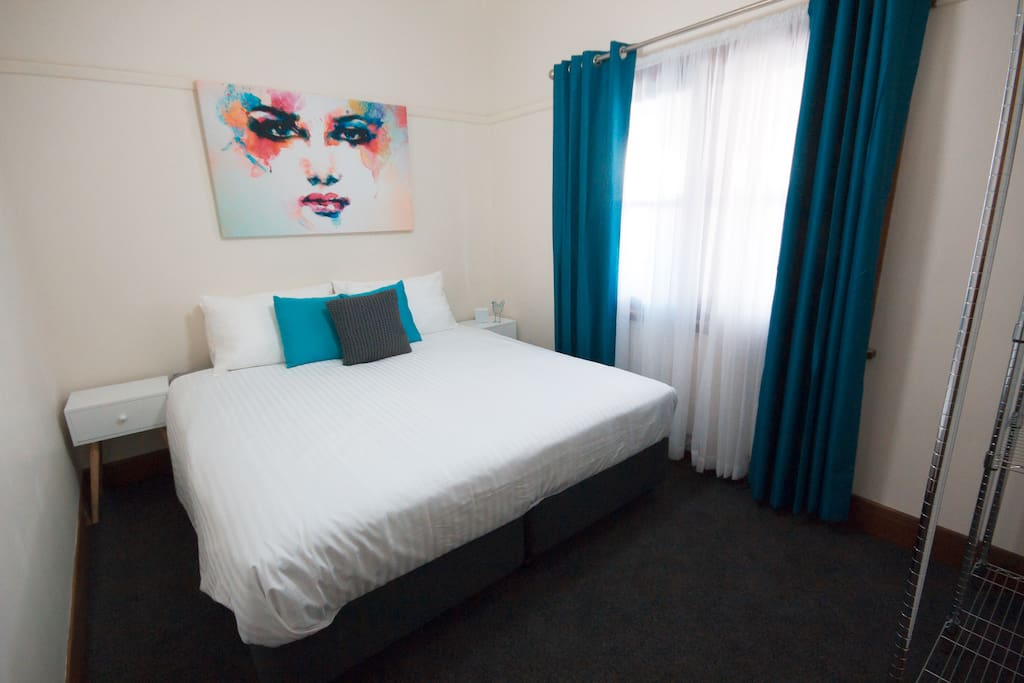 Queen Bedroom | The Murdoch | Short Stops