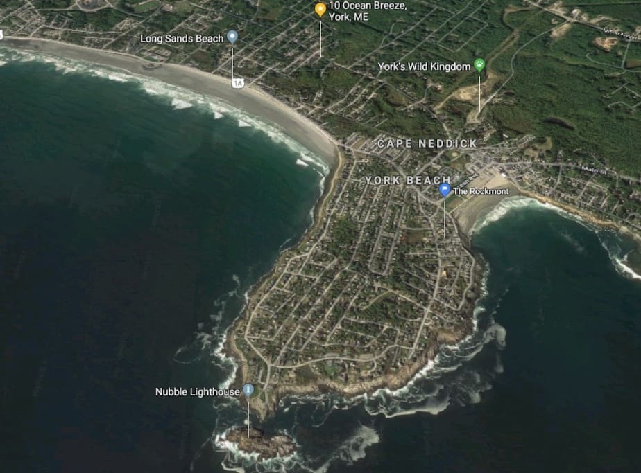 Google map showing the Rockmont pinned next to Short Sands Beach, with Long Sands Beach on left to the south.
