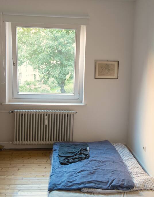 bedroom with mattrass