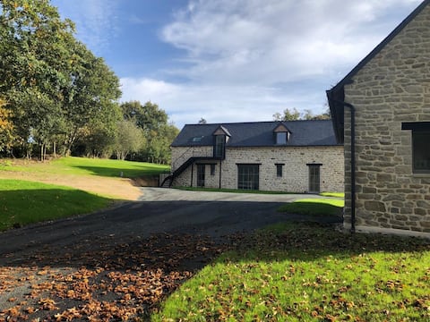 2 houses & heated pool between sea and countryside