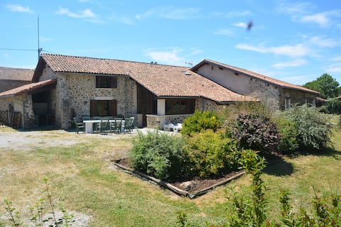 Large holiday home 10 p/Dordogne/pool