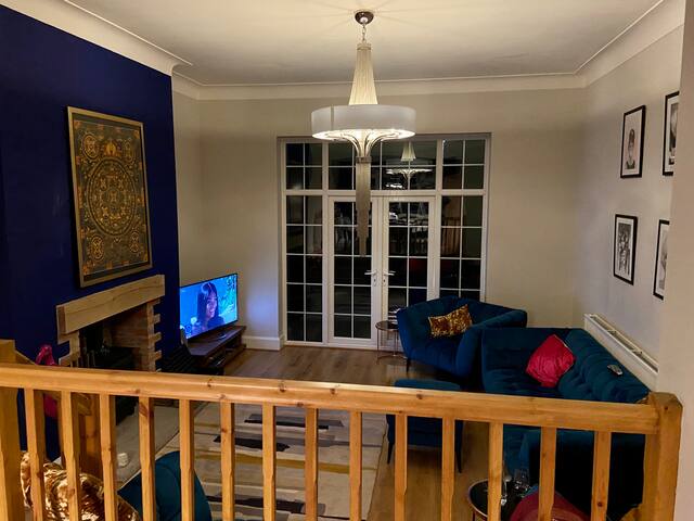 Large georgian house with cinema room and gardens! gallery image 3