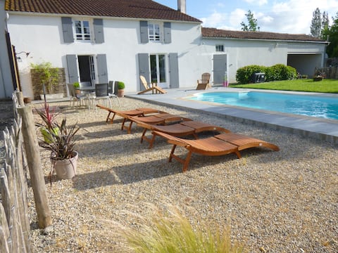 Gîte de charme-Piscine chauffée-jacuzzi-Marais