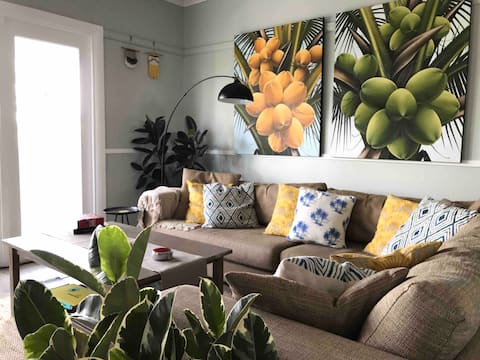 Walk to Beach, Cafes, Restaurants, Pet friendly