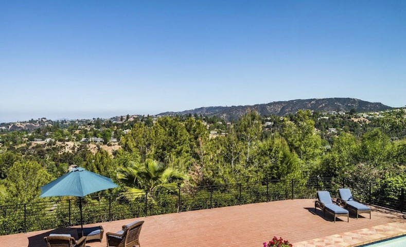 Los Angeles CA ,Entire house,amazing view,big pool