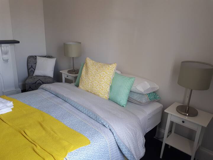 1st Bedroom comfy Queen