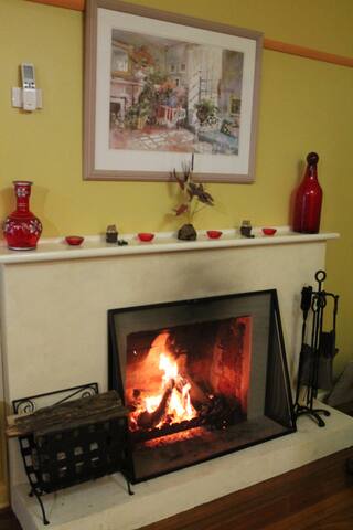 Suburban charm, great location gallery image 5