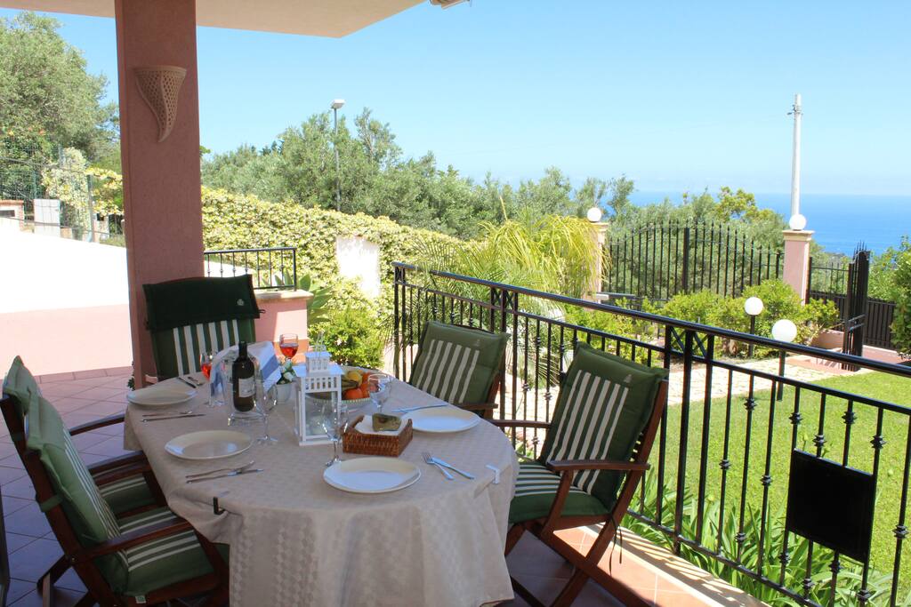 angolo veranda con vista mare