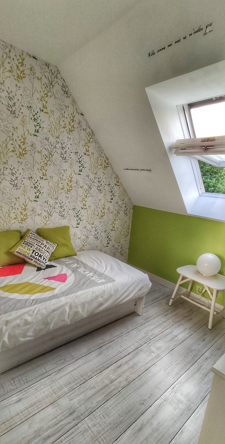 Spavaća soba 5: jednostruki krevet i jednostruki krevet, s pogledom na vrt
