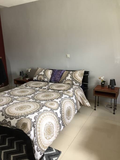chambre spacieuse et lumineuse, climatisation neuve 1cv