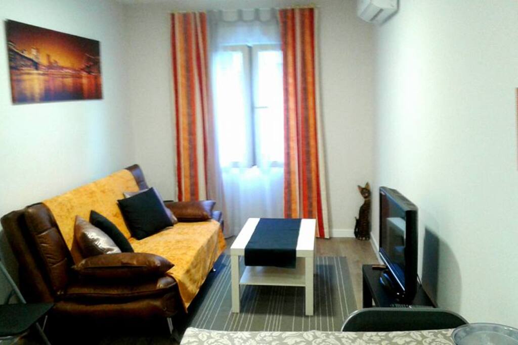 salón con sofá cama(130/190)